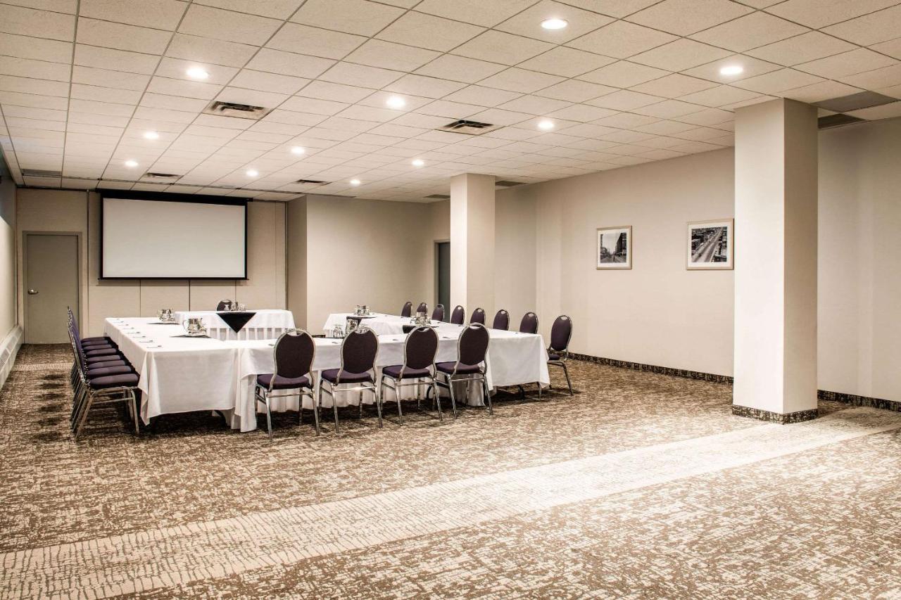 Clarion Hotel & Suites Winnipeg Exterior photo