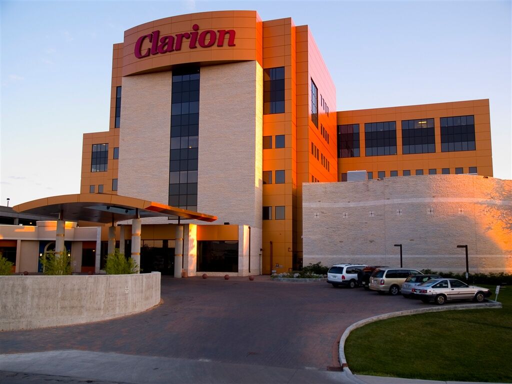 Clarion Hotel & Suites Winnipeg Exterior photo