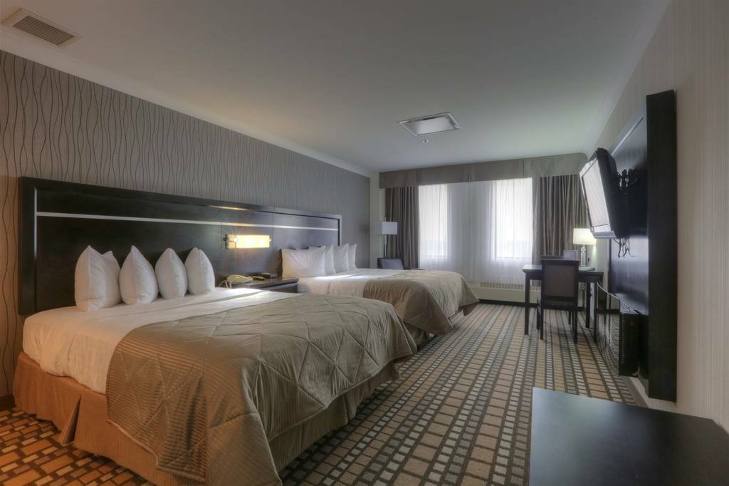 Clarion Hotel & Suites Winnipeg Exterior photo